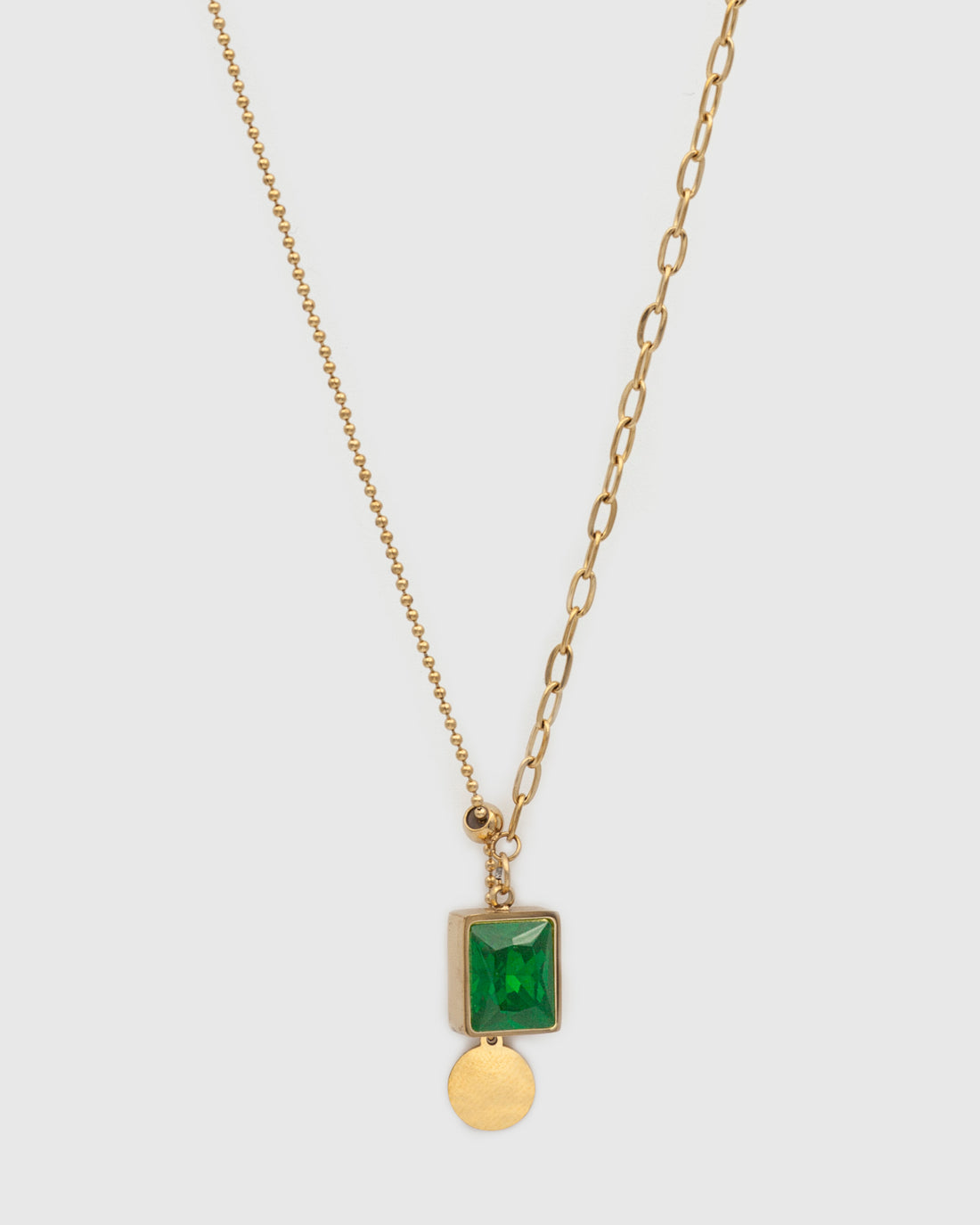 Green Stone With Round Pendant Necklace