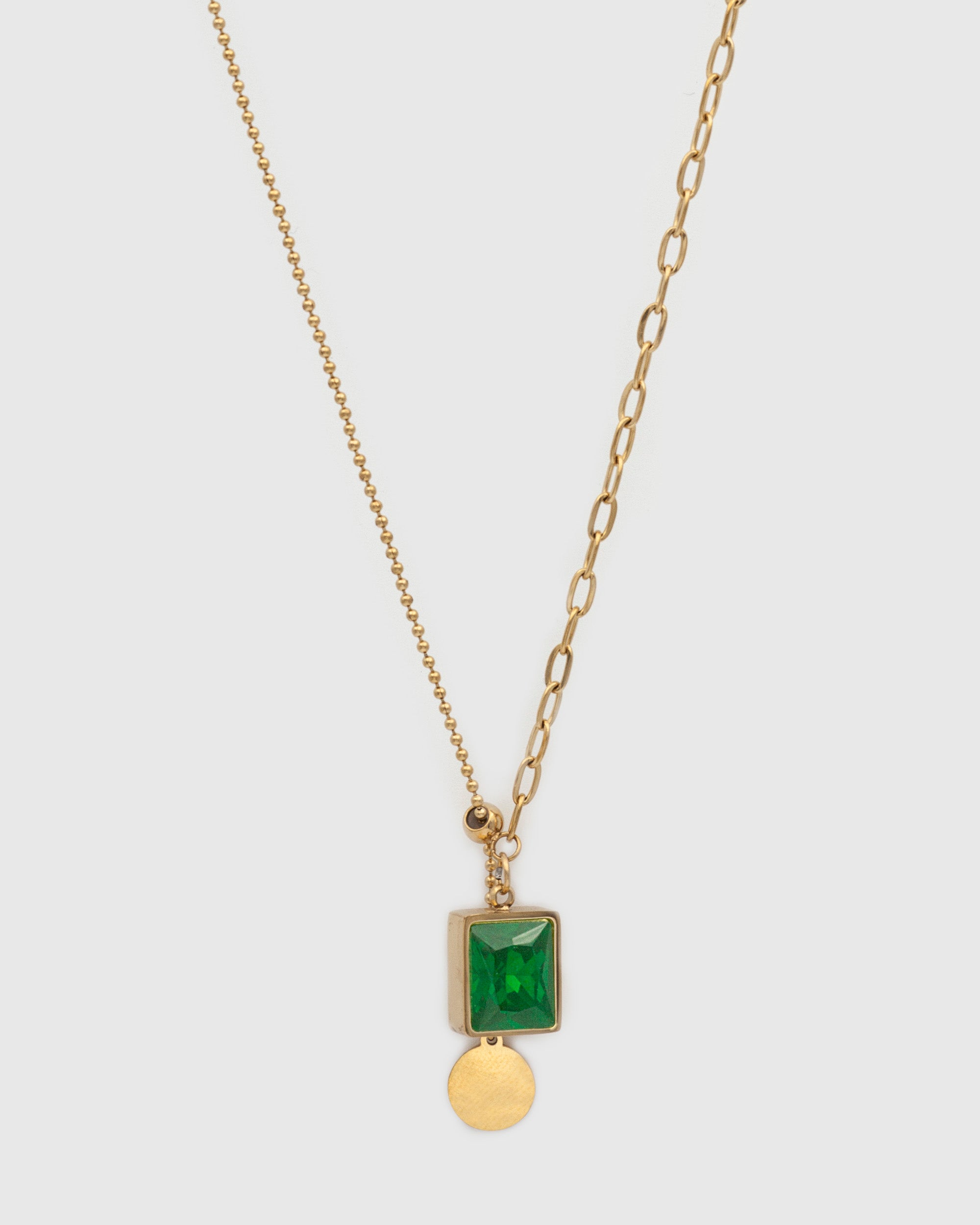 Green Stone With Round Pendant Necklace