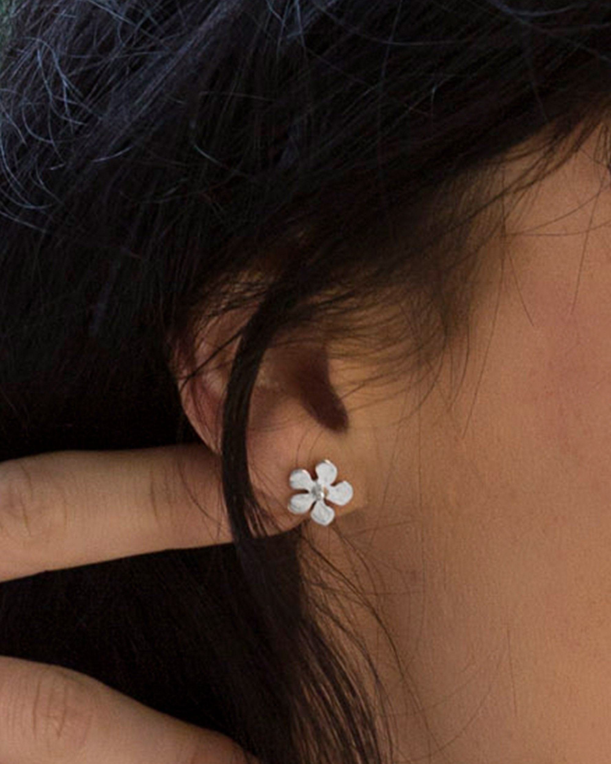 Solid Daisy Stud Earrings